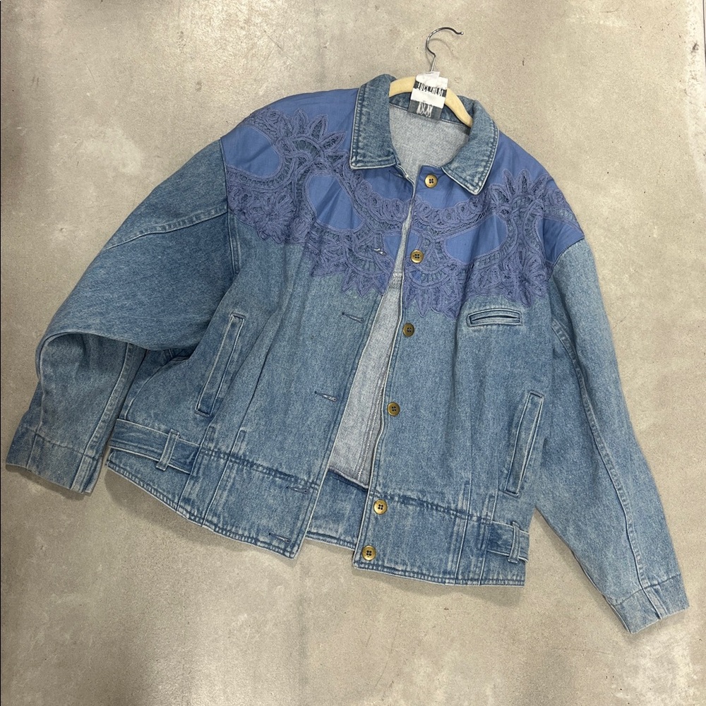 VTG denim jacket with lace detail